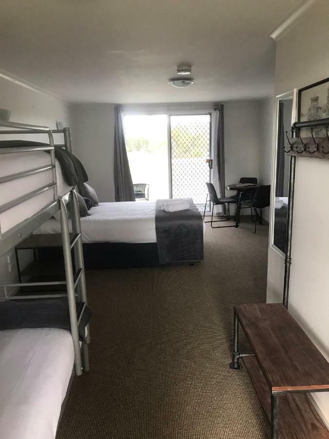 Murray River Queen Hotel Ренмарк Екстериор снимка